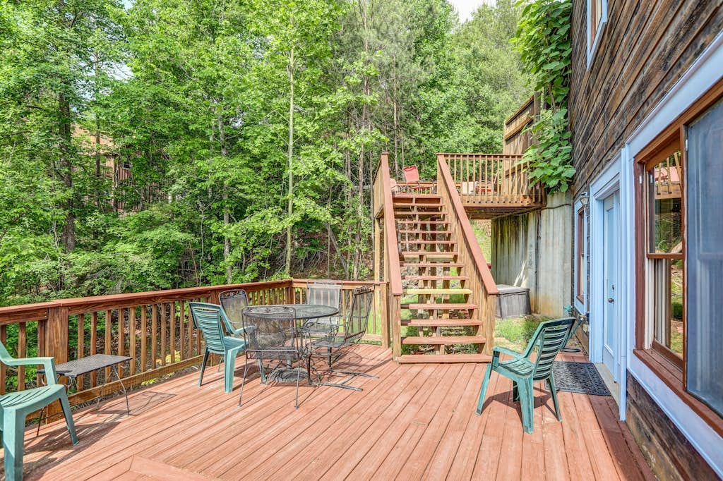 Scenic escape near town with firepit, 3 decks, game room & shared pool