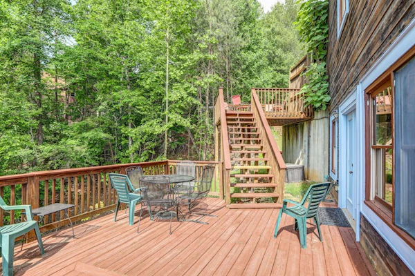 Scenic escape near town with firepit, 3 decks, game room & shared pool