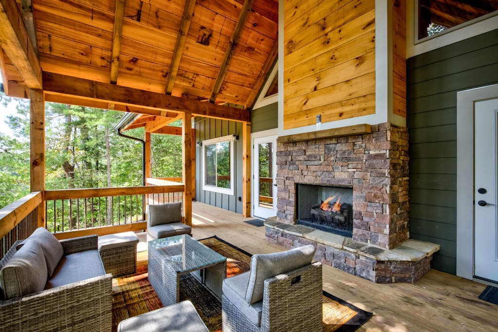 Coosawattee River Resort cabin with fireplaces, Ping-Pong, washer/dryer, & WiFi