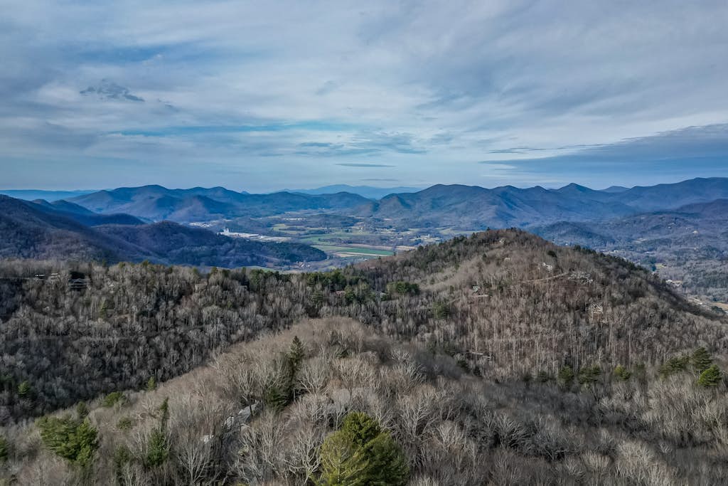 Snowbird-friendly cabin with amazing mountain views, porch & central AC