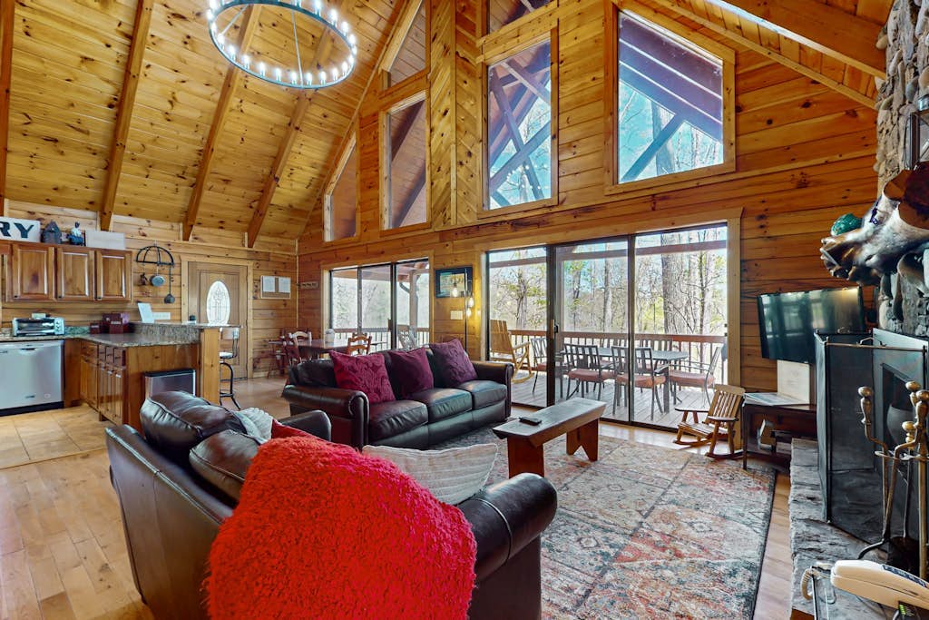 Picturesque log cabin in Aska adventure area w/access to Lake Blue Ridge