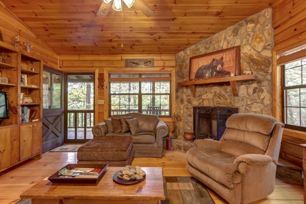 Dog-friendly cabin in the woods with Gas fireplace & two decks