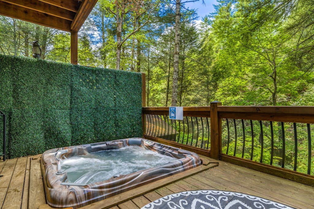 Riverfront cabin with hot tub, fireplaces & game room with pool table