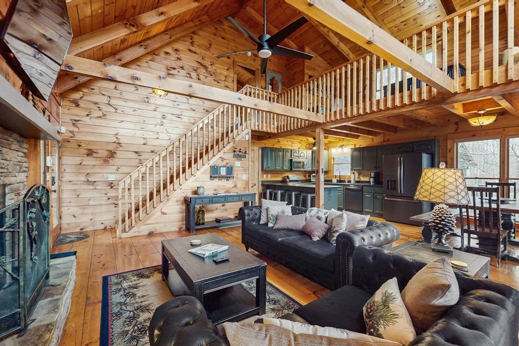 Secluded mountain cabin w/ multiple decks