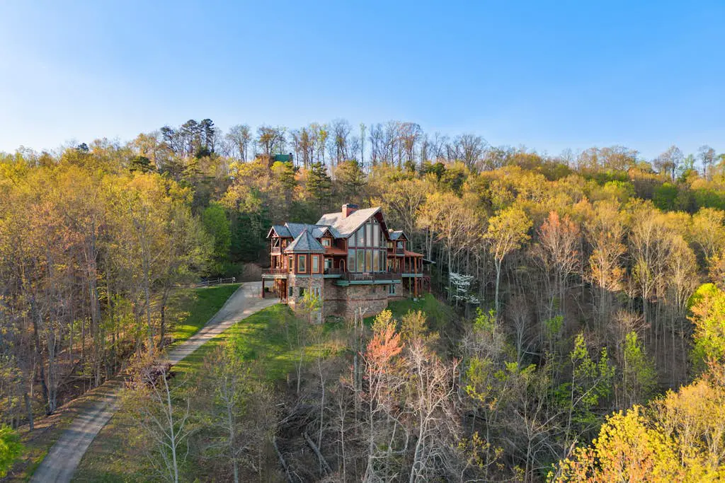Majestic Lodge