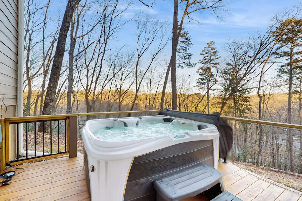 Cozy cabin w/ outdoor deck and access to Coosawattee Resort amenities