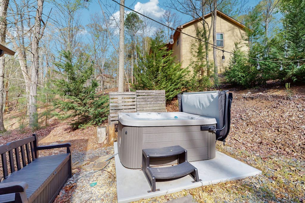Dog-friendly home located within Coosawattee River Resort w/electric car charger