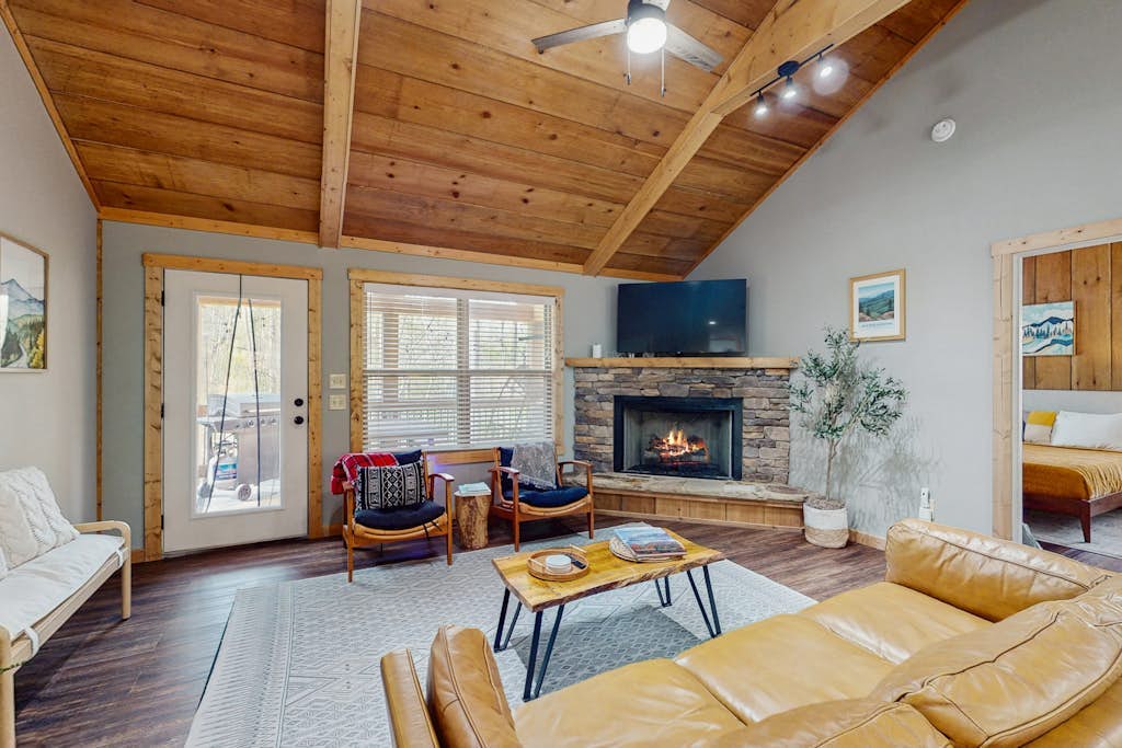Dog-friendly home located within Coosawattee River Resort w/electric car charger