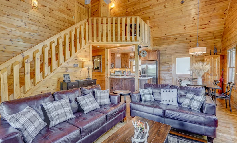 Beautiful dog-friendly, mountainside cabin w/ private hot tub, and pool table