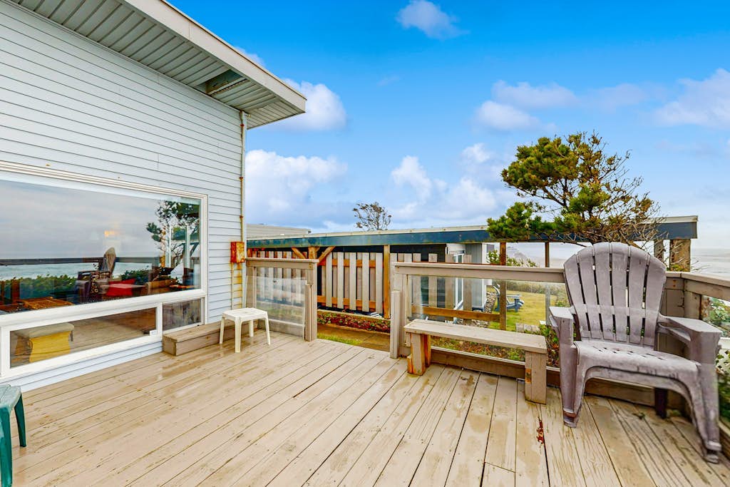 Two riverfront condos with water access - close to downtown & attractions!