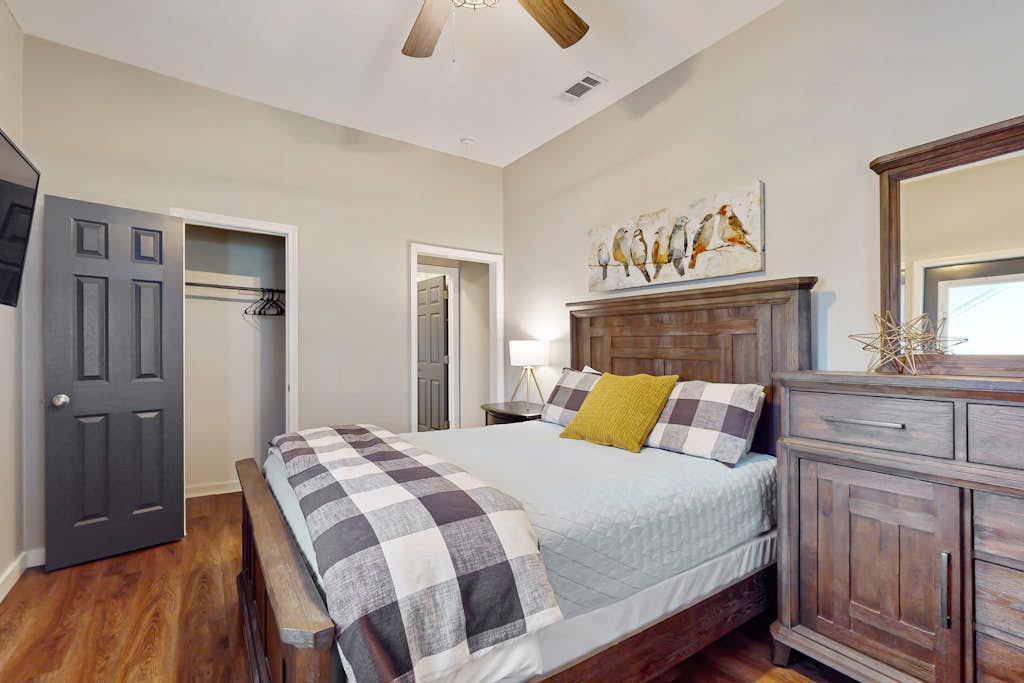 Contemporary downtown Helen suite with shared deck, yard, and free WiFi