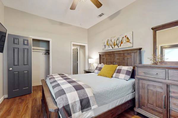 Contemporary downtown Helen suite with shared deck, yard, and free WiFi