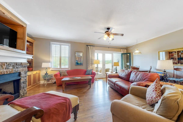 Inviting lakefront home with dock, deck, WiFi & central A/C