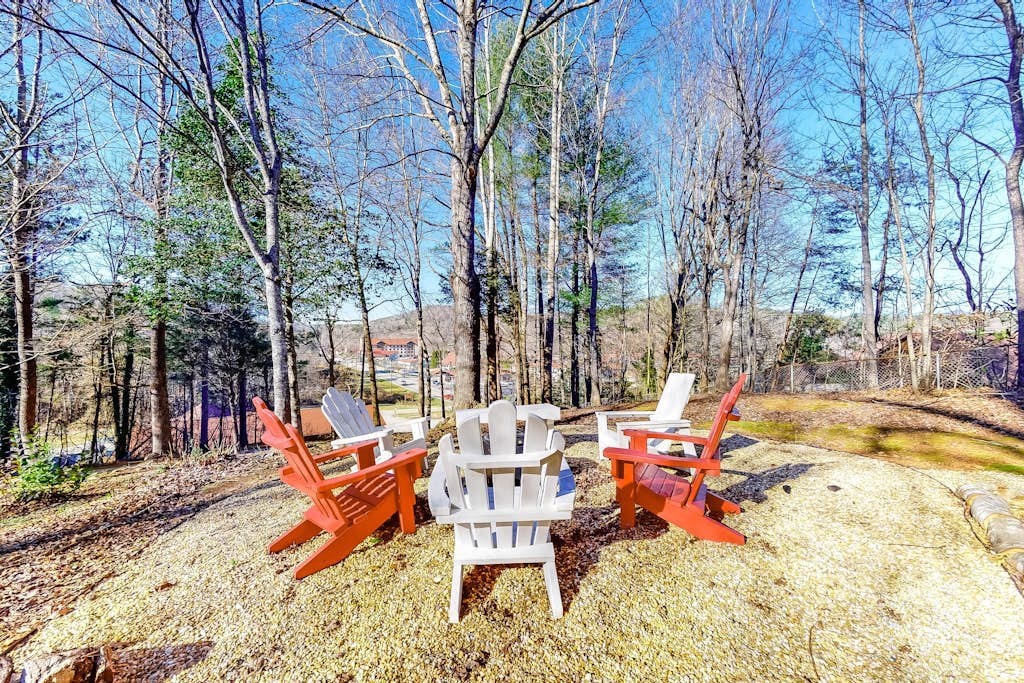 Dog-Friendly Home w/ High-Speed WiFi, Firepit, & EV Plug,-Great Location