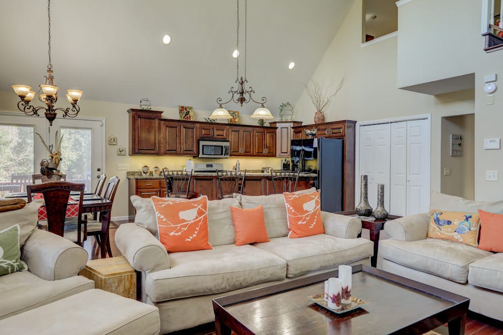 Lake & Mountain-View Hideaway w/ Fireplace, AC, WiFi & 4 TVs - Dogs Welcome