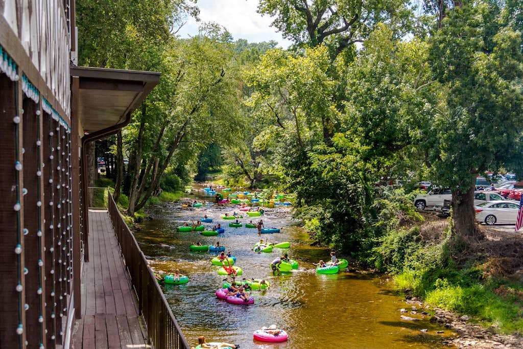 Dog-Friendly Cabin w/ Screened Deck, Private Hot Tub, Firepit & WiFi