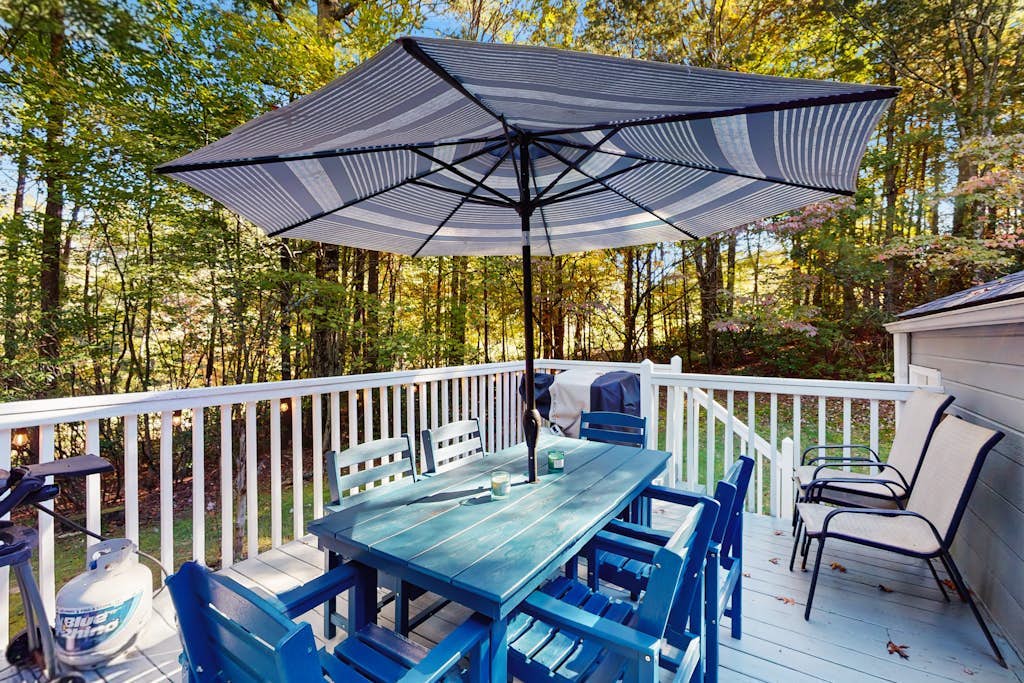 Dog-friendly home in golf community w/ game room, firepit, hot tub & w/d