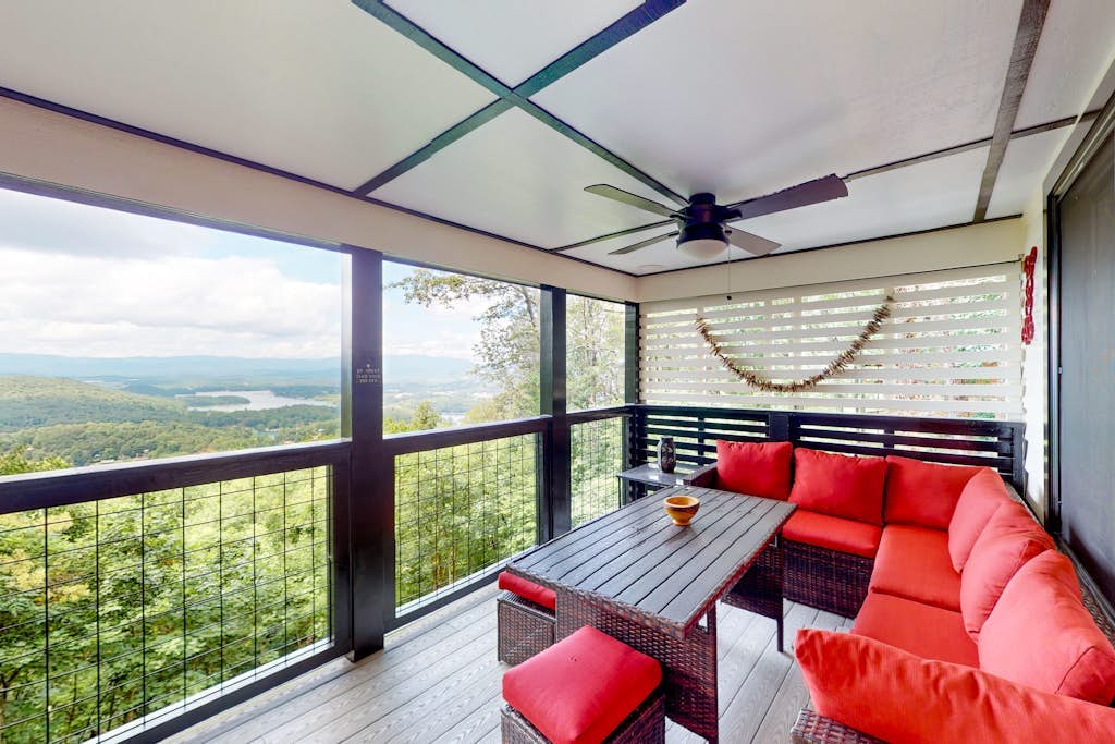 3-story mountain-view cabin with decks, fireplace, grill, washer/dryer, AC