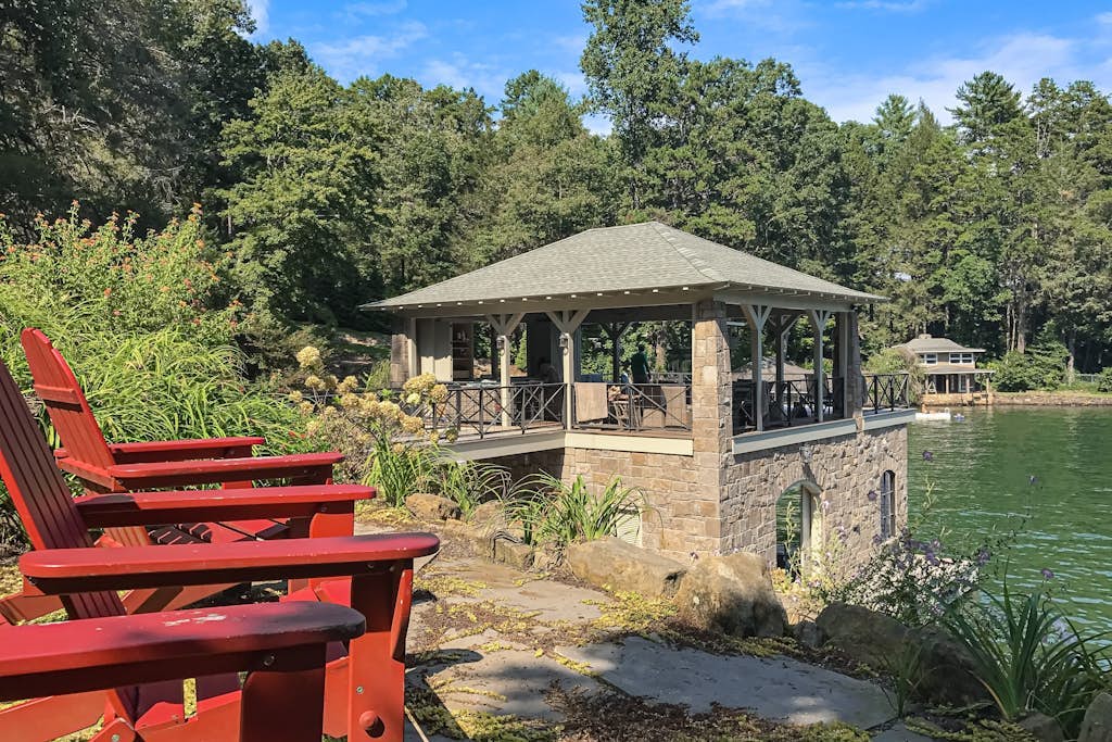Lakefront estate on Lake Rabun-boathouse, pickleball, game room & stunning views