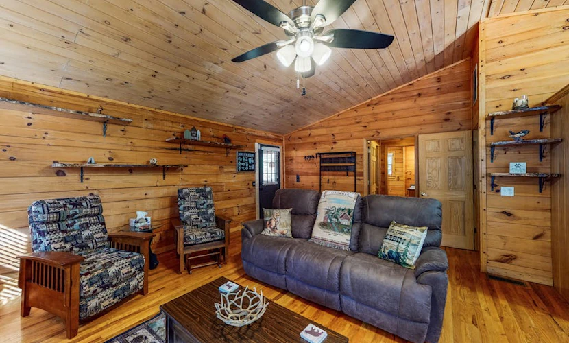 mountain cabin with deck, sunroom, grill, fireplace, arcade, & wifi - dogs ok