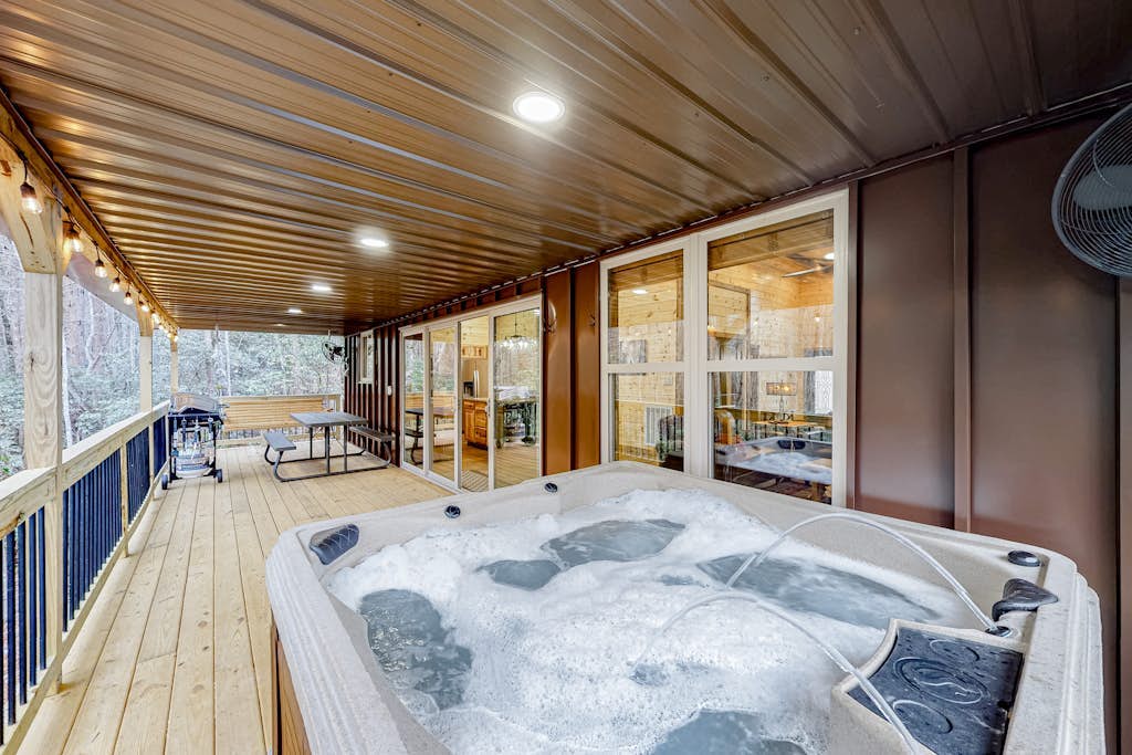 Dog-friendly home with a private hot tub, WiFi, pool table, fireplace, & A/C