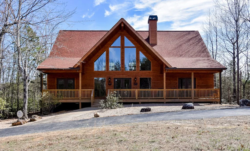New Blue Ridge Mountain cabin with Great Views, Hot tub, Fireplace & Games
