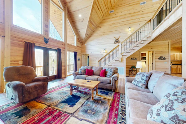 New Blue Ridge Mountain cabin with Great Views, Hot tub, Fireplace & Games