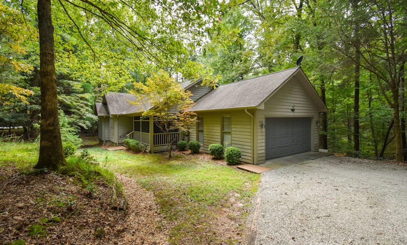 Skylake home with pool & tennis access - fireplace, grill, large deck, and AC