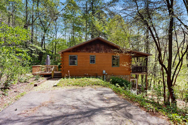 Charming Mountain Cabin with Screened Porches & Cozy Fireplace