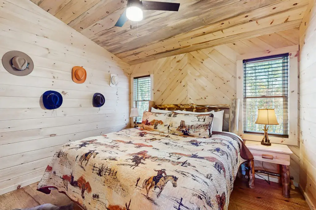 Spur n Arrow Cabin