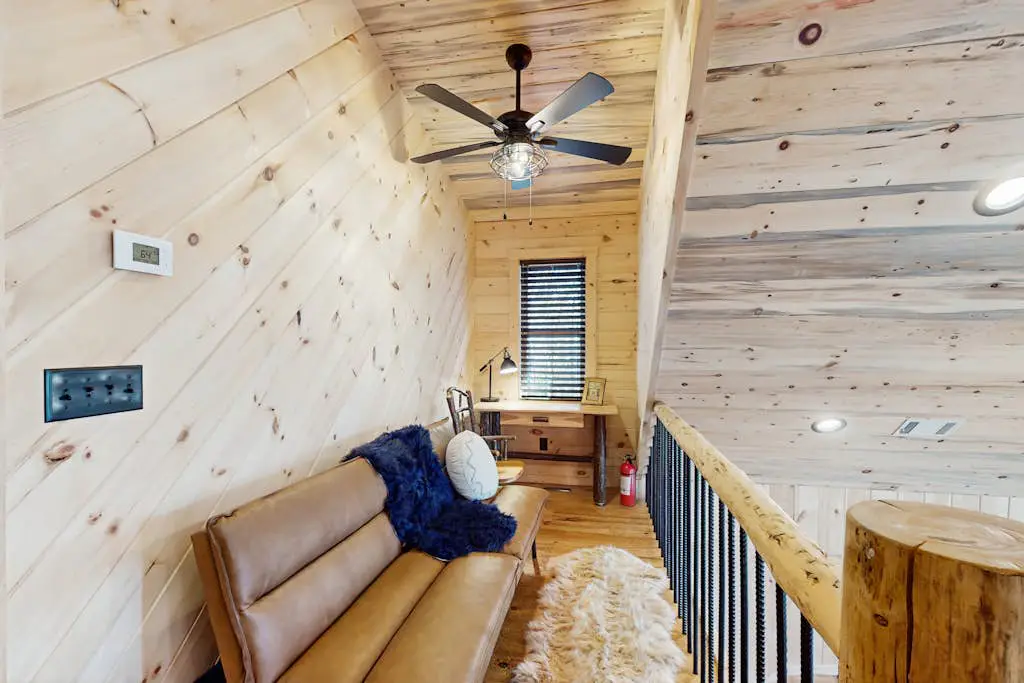 Spur n Arrow Cabin