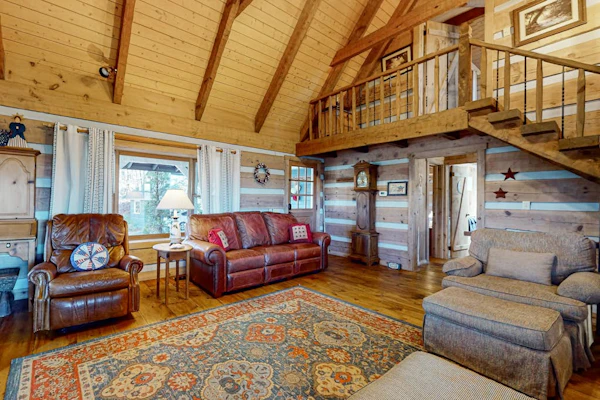 Peaceful retreat with stunning mountain views and modern amenities