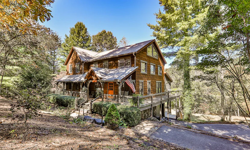 Homey riverfront cabin with hot tub, grill, wood fireplace, AC, & scenic views