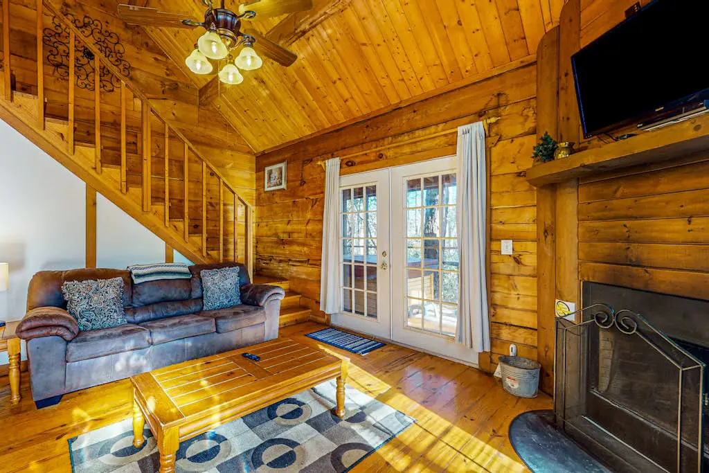 Singing Pines Cabin