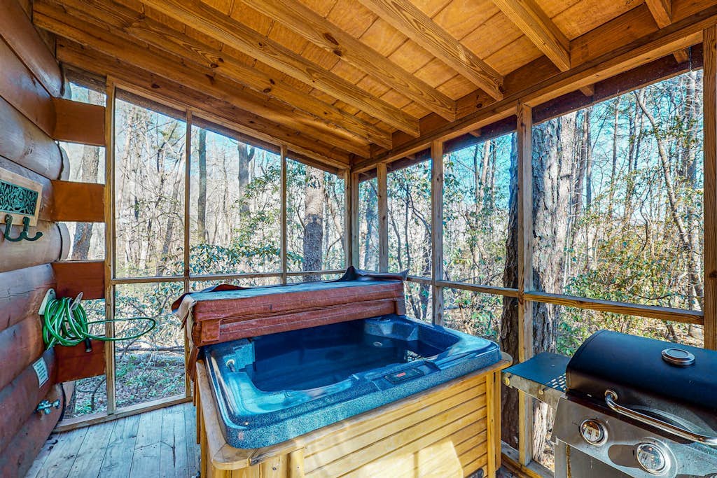 Romantic & Dog-Friendly Log Cabin in the Woods with Private Hot Tub