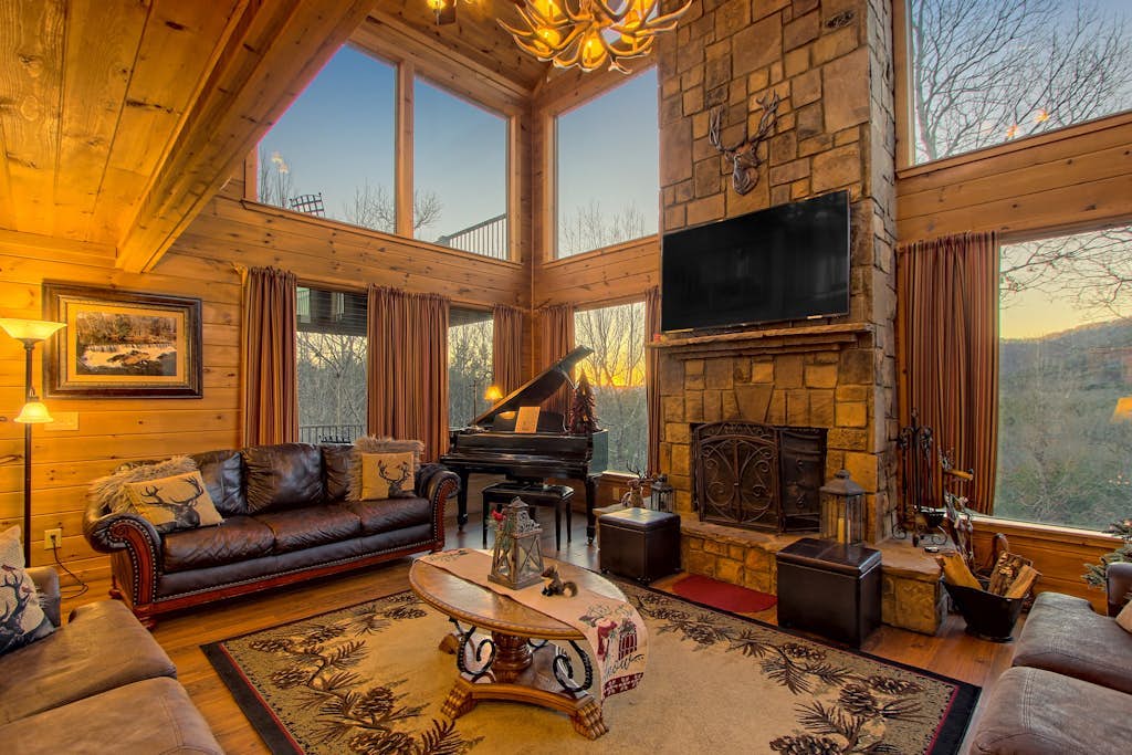 Gorgeous Mountain Home with Hot Tub, Billiards, Three Main Suites, and Views