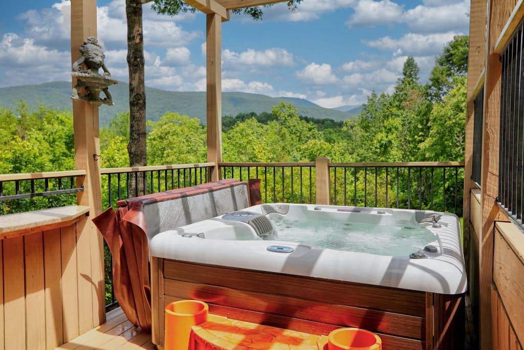 Gorgeous Mountain Home with Hot Tub, Billiards, Three Main Suites, and Views