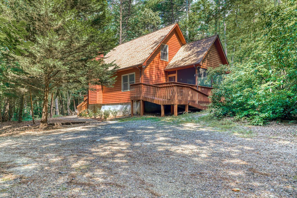 Dog-Friendly Home w/Deck, Private Hot Tub, Free WiFi, Gas Grill, Wood Fireplace