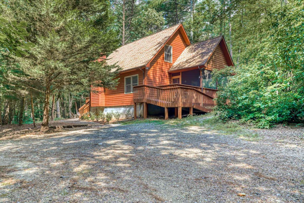 Dog-Friendly Home w/Deck, Private Hot Tub, Free WiFi, Gas Grill, Wood Fireplace