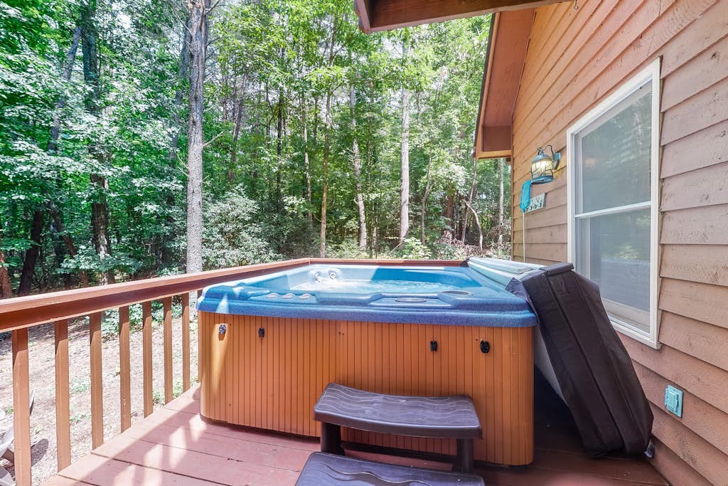 Dog-Friendly Home w/Deck, Private Hot Tub, Free WiFi, Gas Grill, Wood Fireplace