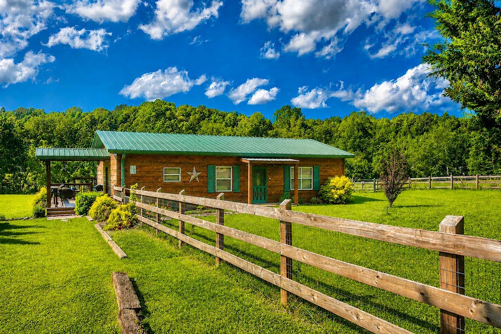 Lil Yellowstone' Adventurers retreat where flowing waters meet mnt valley views