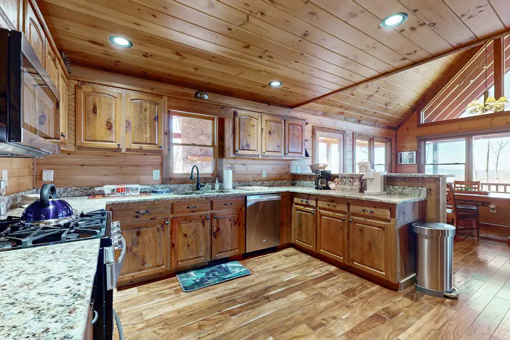 Bougie Bear Cabin
