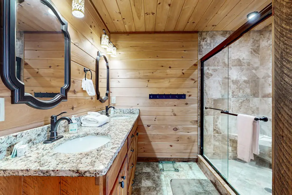 Bougie Bear Cabin