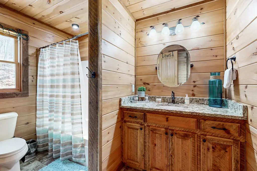 Bougie Bear Cabin