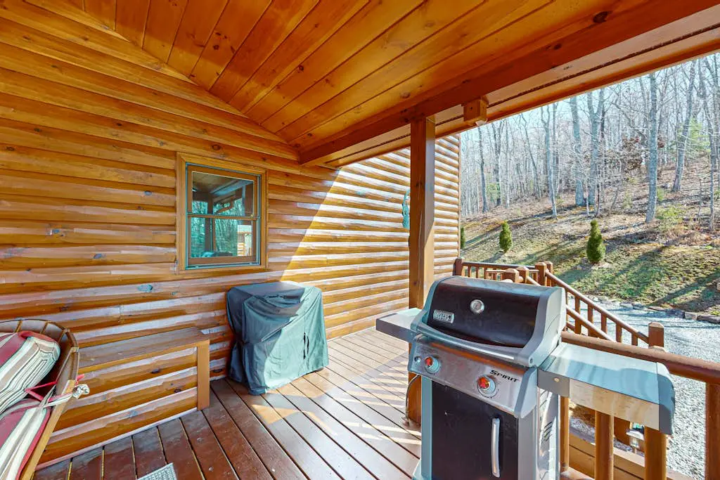 Bougie Bear Cabin