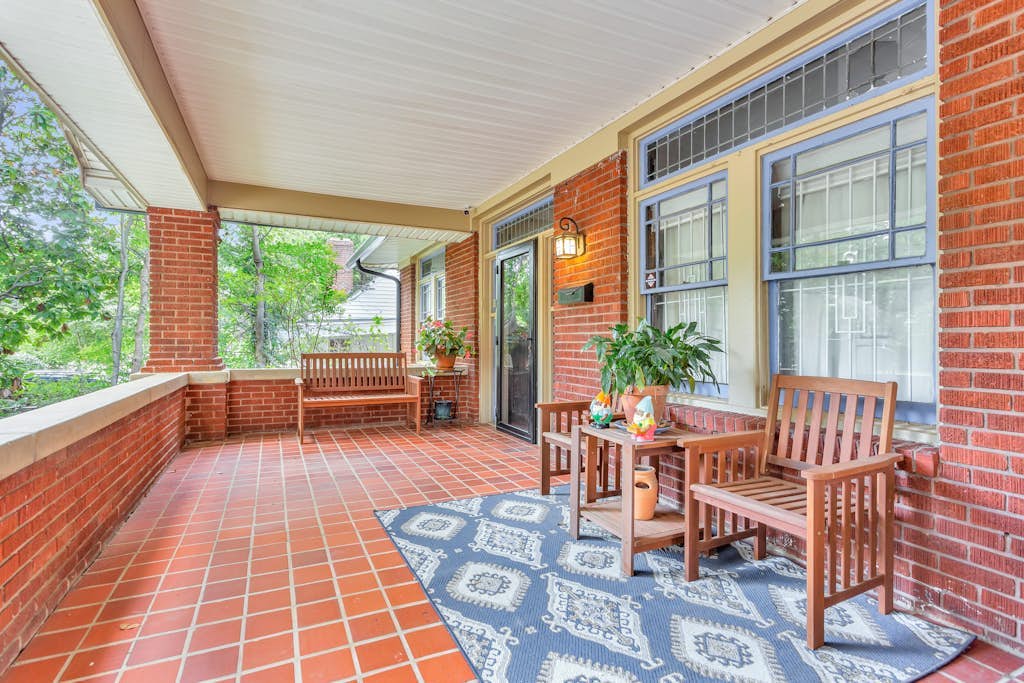 Lovely dog-friendly home with tennis, grill, fireplace, & washer/dryer