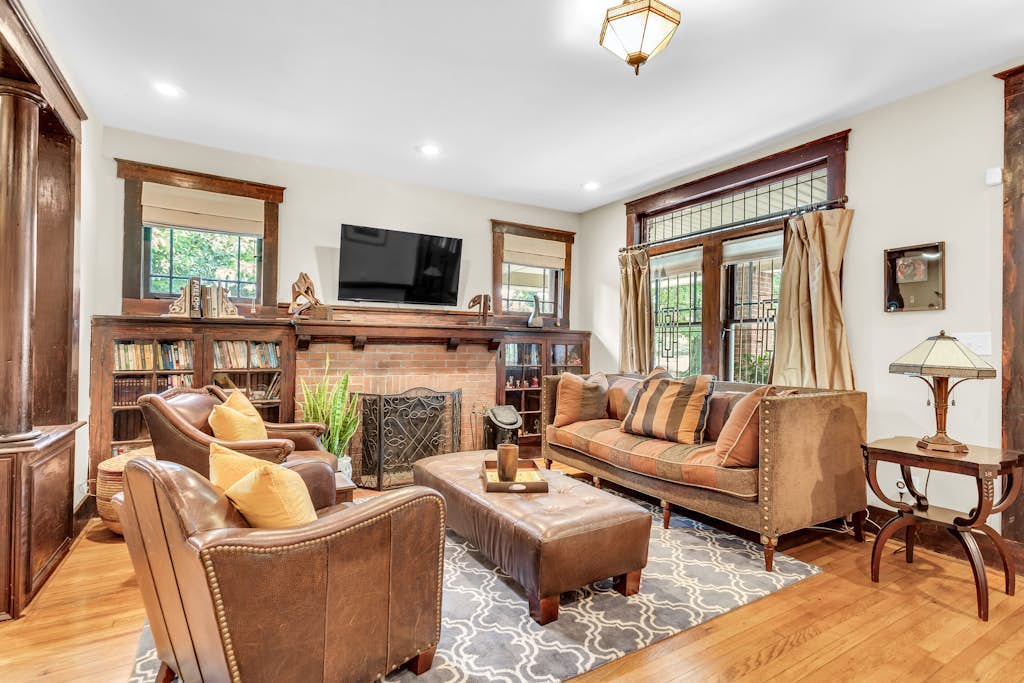 Lovely dog-friendly home with tennis, grill, fireplace, & washer/dryer