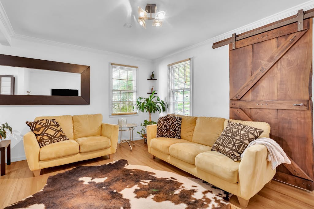 Cozy Midtown retreat with skyline views, private yard, deck, firepit, & W/D