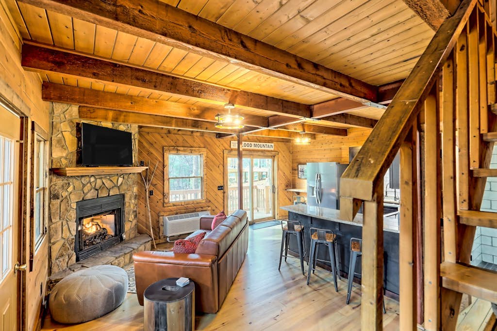 The Industrial | New woodland cabin in Blairsville with great deck & fireplace