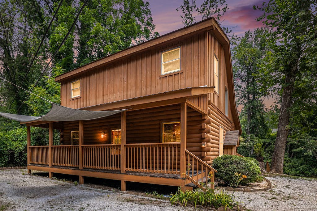 Rare easy access RV, trailer, & motorcycle parking, dog friendly cabin